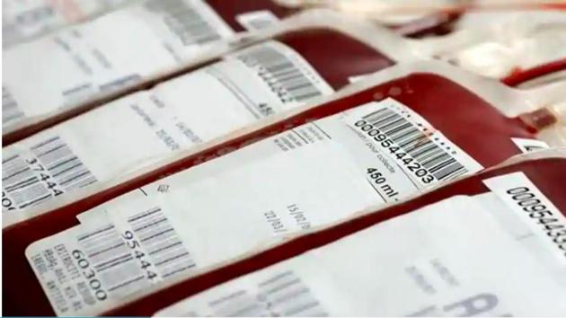 The development comes amid a shortage of blood in the state. Blood banks in Maharashtra currently have enough blood only to last for five to seven days.(HT FILE) The development comes amid a shortage of blood in the state. Blood banks in Maharashtra currently have enough blood only to last for five to seven days.(HT FILE)