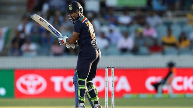 Shikhar Dhawan was bowled by Mitchell Starc for 1.(Getty Images) Shikhar Dhawan was bowled by Mitchell Starc for 1.(Getty Images)