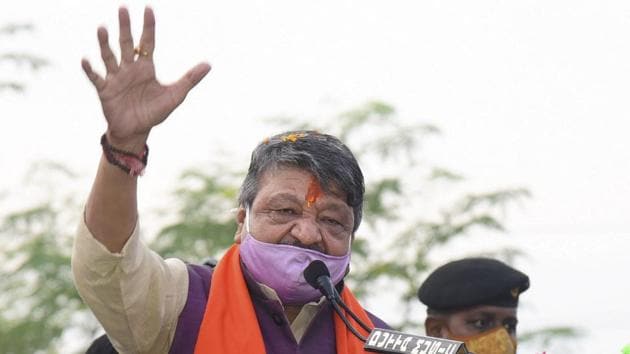 BJP National General Secretary Kailash Vijayvargiya alleged that police is working with TMC cadres which has led to collapse of law and order in Bengal.(PTI)