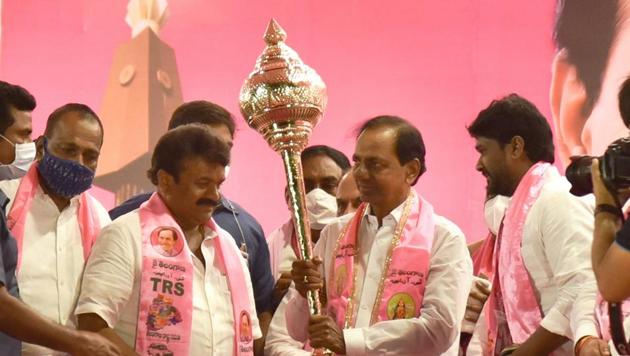 Despite emerging as the largest party in the GHMC election, TRS may need support to win mayor post.(PTI) Despite emerging as the largest party in the GHMC election, TRS may need support to win mayor post.(PTI)