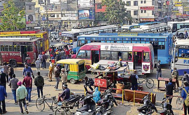A traffic jam was caused after private bus operators had to park their buses outside the Amar Shaheed Sukhdev Inter-State Bus Terminal (ISBT) in Ludhiana on Saturday.(Gurpreet Singh/HT)