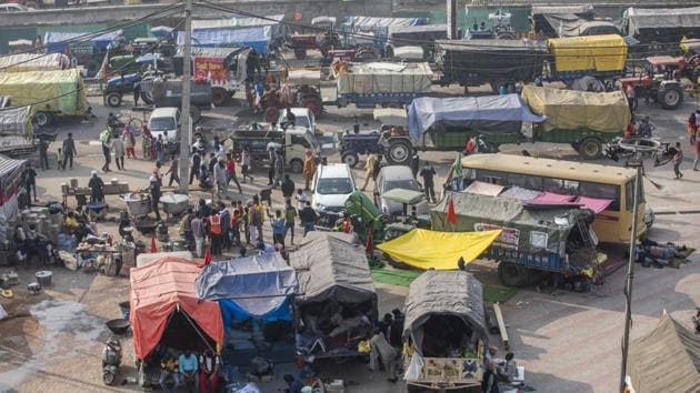 Tractors and trucks of protesting farmers at a protest site at a road block on the Delhi-Haryana border crossing in Singhu, Delhi, India, on Thursday.(Bloomberg Photo) Tractors and trucks of protesting farmers at a protest site at a road block on the Delhi-Haryana border crossing in Singhu, Delhi, India, on Thursday.(Bloomberg Photo)