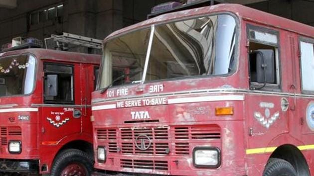 Deepak Dorugade, Taloja MIDC fire station chief said his team’s priority was to ensure that the nine chlorine tunnels inside the premises on fire containing 900 kg chlorine each, were protected.(HT photo) Deepak Dorugade, Taloja MIDC fire station chief said his team’s priority was to ensure that the nine chlorine tunnels inside the premises on fire containing 900 kg chlorine each, were protected.(HT photo)