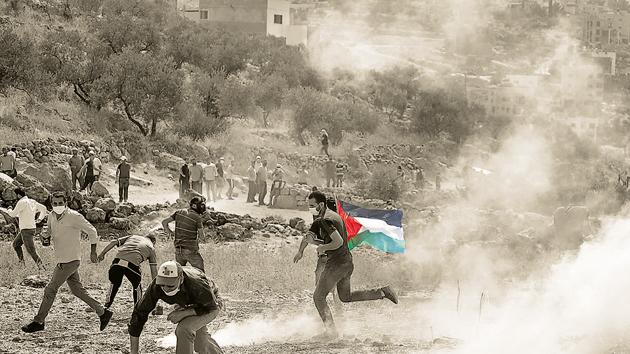 Dozens of people threw stones toward Israeli forces and set tires aflame during the gathering. Israeli soldiers responded with intermittent barrages of tear gas.(Reuters file photo) Dozens of people threw stones toward Israeli forces and set tires aflame during the gathering. Israeli soldiers responded with intermittent barrages of tear gas.(Reuters file photo)