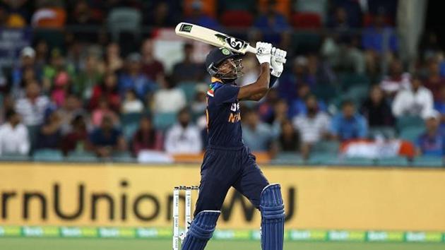 Photo of Hardik Pandya batting in 2nd T20I against Australia in Sydney (Twitter) Photo of Hardik Pandya batting in 2nd T20I against Australia in Sydney (Twitter)