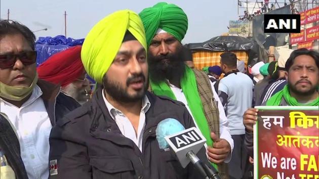 Delhi Goods Transport Association president Parmeet Singh Goldie voicing his support for the farmers’ agitation.(ANI/Twitter) Delhi Goods Transport Association president Parmeet Singh Goldie voicing his support for the farmers’ agitation.(ANI/Twitter)
