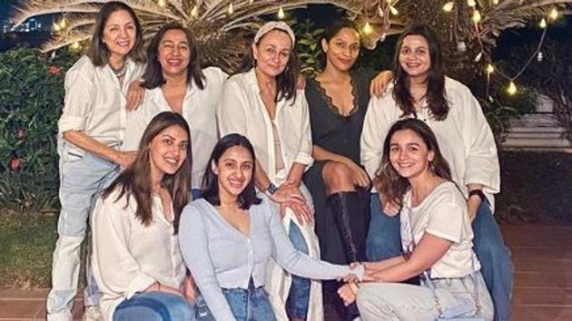 Alia Bhatt, Masaba Gupta, Akansha Ranjan Kapoor pose with their mothers.