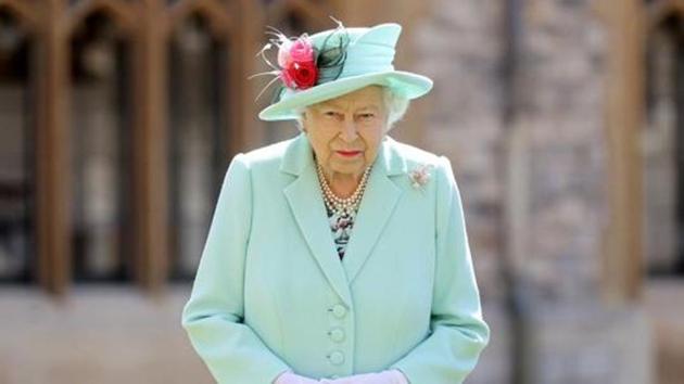 Britain on Wednesday gave emergency approval to the Pfizer-BioNTech coronavirus vaccine, with health officials set to use criteria based on age and vulnerability to decide the order of people to receive it.(REUTERS) Britain on Wednesday gave emergency approval to the Pfizer-BioNTech coronavirus vaccine, with health officials set to use criteria based on age and vulnerability to decide the order of people to receive it.(REUTERS)