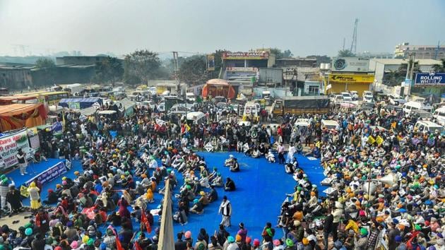 Farmers gather in large numbers during their 'Delhi Chalo' protest march against the new farm laws, at Delhi-UP border in New Delhi.(PTI) Farmers gather in large numbers during their 'Delhi Chalo' protest march against the new farm laws, at Delhi-UP border in New Delhi.(PTI)