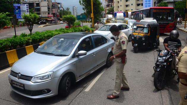 Navi Mumbai Police decided to carry out surprise checks to crackdown on motor vehicle law violators. (HT PHOTO) Navi Mumbai Police decided to carry out surprise checks to crackdown on motor vehicle law violators. (HT PHOTO)