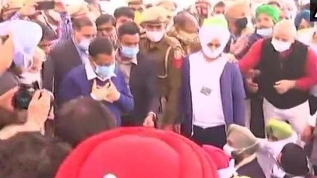 Delhi chief minister interacting with farmers protesting at Singhu border on Monday. (ANI Photo) Delhi chief minister interacting with farmers protesting at Singhu border on Monday. (ANI Photo)