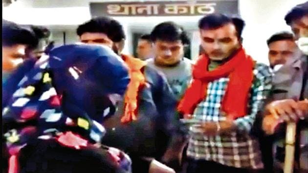A one-minute video circulating on social media shows the activists of the Hindu organisation Bajrang Dal, with saffron scarves around their necks, questioning the woman in the presence of policemen inside the police station.(Screengrab) A one-minute video circulating on social media shows the activists of the Hindu organisation Bajrang Dal, with saffron scarves around their necks, questioning the woman in the presence of policemen inside the police station.(Screengrab)