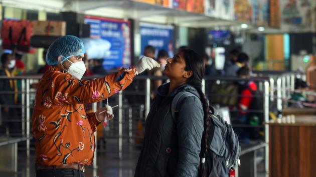 For a working day, 2,706 cases in 24 hours is the lowest since September 2.. And, the positivity rate of 3.68% is the lowest since April 30. (Amal KS/HT Photo) For a working day, 2,706 cases in 24 hours is the lowest since September 2.. And, the positivity rate of 3.68% is the lowest since April 30. (Amal KS/HT Photo)