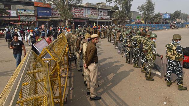 Initially, after a violent clash between farmers and police at Singhu Border, there was much hostility between the two sides.(PTI Photo)