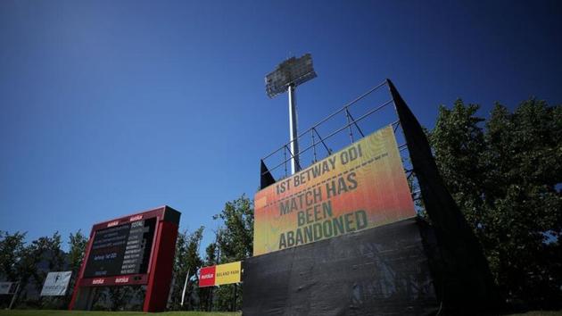 Cricket - First One Day International - South Africa v England - Boland Park, Paarl, South Africa - December 6, 2020 General view as the match is abandoned REUTERS/Mike Hutchings (REUTERS) Cricket - First One Day International - South Africa v England - Boland Park, Paarl, South Africa - December 6, 2020 General view as the match is abandoned REUTERS/Mike Hutchings (REUTERS)