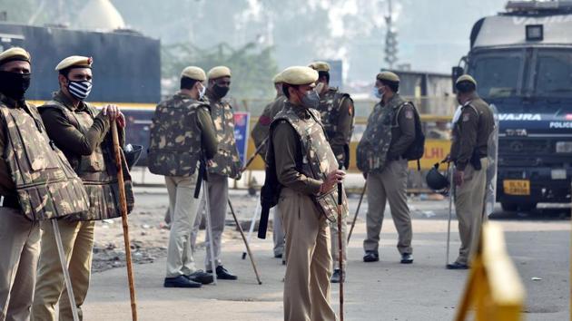 Police personnel stand guard amid farmers' protest against the new farm laws at Singhu border in New Delhi. (ANI) Police personnel stand guard amid farmers' protest against the new farm laws at Singhu border in New Delhi. (ANI)