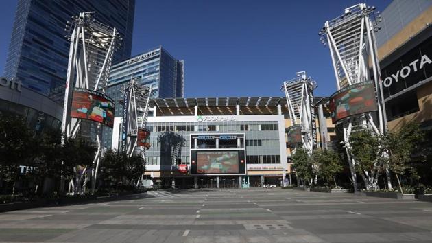 A deserted view of Xbox Plaza in Los Angeles, California on December 3. Us also recorded 2,301 new fatalities on December 5 -- the fifth consecutive day of more than 2000 deaths -- after a record 2,867 fatalities on December 3. (David Swanson / Bloomberg) A deserted view of Xbox Plaza in Los Angeles, California on December 3. Us also recorded 2,301 new fatalities on December 5 -- the fifth consecutive day of more than 2000 deaths -- after a record 2,867 fatalities on December 3. (David Swanson / Bloomberg)