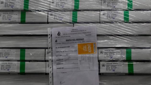 Boxes containing the vials of AstraZeneca's COVISHIELD, coronavirus disease (COVID-19) vaccine are seen inside a cold room at the Serum Institute of India, in Pune, India, 30 November 2020. Picture taken November 30, 2020. REUTERS/Francis Mascarenhas Boxes containing the vials of AstraZeneca's COVISHIELD, coronavirus disease (COVID-19) vaccine are seen inside a cold room at the Serum Institute of India, in Pune, India, 30 November 2020. Picture taken November 30, 2020. REUTERS/Francis Mascarenhas