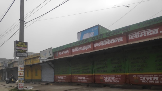 In neighbouring BJP-JJP ruled Haryana, opposition parties Congress and Indian National Lok Dal have extended their support to the ‘Bharat Bandh’. (HT Photo) In neighbouring BJP-JJP ruled Haryana, opposition parties Congress and Indian National Lok Dal have extended their support to the ‘Bharat Bandh’. (HT Photo)