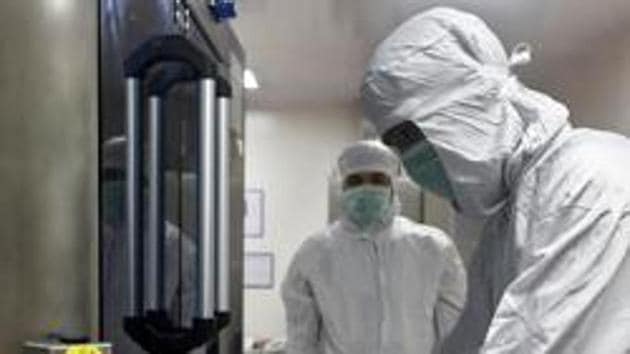 FILE PHOTO: An employee in personal protective equipment (PPE) removes vials of AstraZeneca's COVISHIELD, coronavirus disease (COVID-19) vaccine from a visual inspection machine inside a lab at Serum Institute of India, Pune, India, November 30, 2020. REUTERS/Francis Mascarenhas/File Photo(REUTERS) FILE PHOTO: An employee in personal protective equipment (PPE) removes vials of AstraZeneca's COVISHIELD, coronavirus disease (COVID-19) vaccine from a visual inspection machine inside a lab at Serum Institute of India, Pune, India, November 30, 2020. REUTERS/Francis Mascarenhas/File Photo(REUTERS)