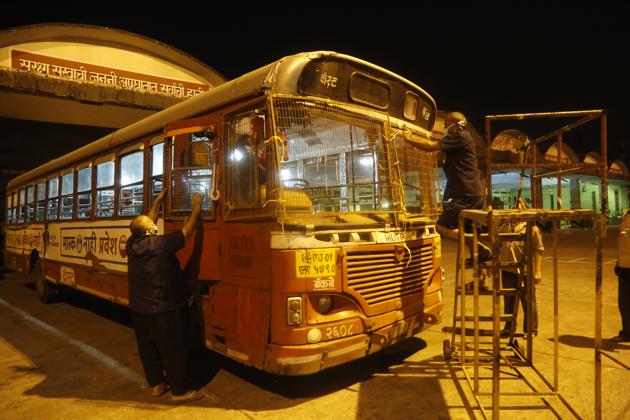 Brihanmumbai Electric Supply and Transport (BEST) undertaking has readied its fleet with grills to protect the window and windscreen, as a precautionary measure, and will continue to provide services on Tuesday. (HT) Brihanmumbai Electric Supply and Transport (BEST) undertaking has readied its fleet with grills to protect the window and windscreen, as a precautionary measure, and will continue to provide services on Tuesday. (HT)