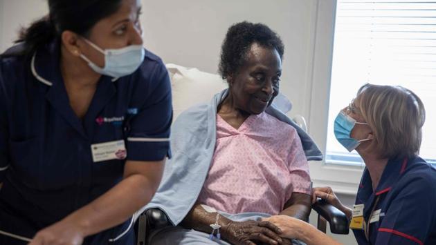 Josephine Faleye (C), 80, is prepared to receive the Pfizer-BioNTech Covid-19 vaccine at the Royal Free hospital in London on December 8. Britain’s program is likely to provide lessons for other countries as they prepare for the unprecedented task of vaccinating billions of people. (Jack Hill / Pool / AFP)