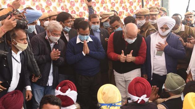 Delhi Chief Minister Arvind Kejriwal, Deputy Chief Minister Manish Sisodia and Delhi Transport minister Kailash Gahlot meet farmers at Delhi Tourism's Guru Teg Bahadur Memorial during ongoing protest against the new farm laws at Singhu Border in New Delhi on Monday. (Vipin Kumar/HT PHOTO) Delhi Chief Minister Arvind Kejriwal, Deputy Chief Minister Manish Sisodia and Delhi Transport minister Kailash Gahlot meet farmers at Delhi Tourism's Guru Teg Bahadur Memorial during ongoing protest against the new farm laws at Singhu Border in New Delhi on Monday. (Vipin Kumar/HT PHOTO)