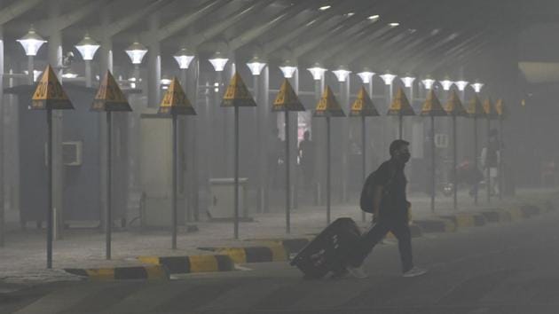 A Delhi airport official said the dense fog did not last long on Monday and did not cause a lot of inconvenience to the passengers.(Vipin Kumar/HT file photo) A Delhi airport official said the dense fog did not last long on Monday and did not cause a lot of inconvenience to the passengers.(Vipin Kumar/HT file photo)