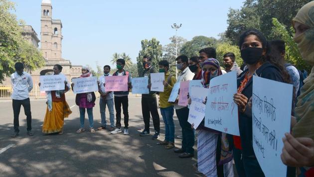 Members of the Yuvak Kranti Dal, stage a protest demanding that students should know their results soon after resolving the issues of exam and results at SPPU in Pune, India, on Monday, December 7, 2020. (Shankar Narayan/HT PHOTO) Members of the Yuvak Kranti Dal, stage a protest demanding that students should know their results soon after resolving the issues of exam and results at SPPU in Pune, India, on Monday, December 7, 2020. (Shankar Narayan/HT PHOTO)