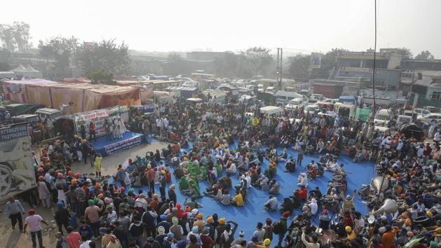 Farmers block a highway at the Singhu border between Delhi and Haryana on December 7.(File photo)