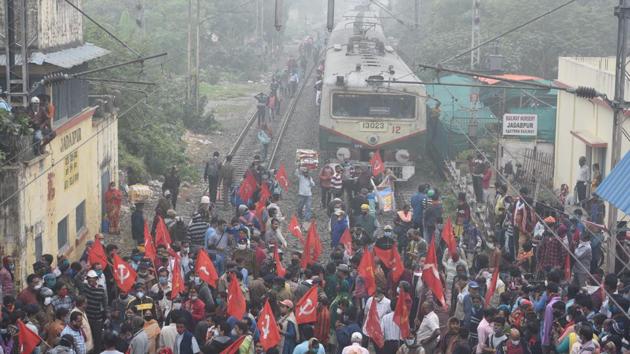 Members of left parties and supporters block a railway track during the “Bharat Bandh” against new farm laws at Jadavpur Station, in Kolkata on December 8. The farmers have emphasized however that the event was to be a “peaceful protest” and emergency services - like ambulances - will not be stopped or delayed, HT reported. (Samir Jana / HT Photo) Members of left parties and supporters block a railway track during the “Bharat Bandh” against new farm laws at Jadavpur Station, in Kolkata on December 8. The farmers have emphasized however that the event was to be a “peaceful protest” and emergency services - like ambulances - will not be stopped or delayed, HT reported. (Samir Jana / HT Photo)