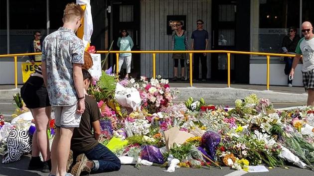 Residents pay their respects by placing flowers for the victims of the mosques attacks in Christchurch.(AFP)