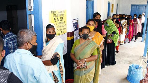 Villagers stand in a queue to cast their votes during the first phase for the local body elections in Kerala’s Pathanamthitta district on Tuesday.(ANI) Villagers stand in a queue to cast their votes during the first phase for the local body elections in Kerala’s Pathanamthitta district on Tuesday.(ANI)