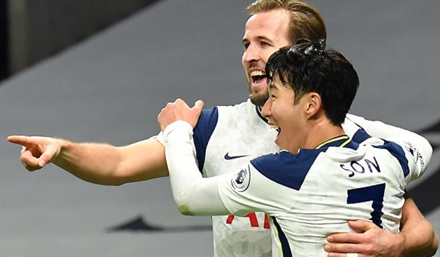 Tottenham Hotspur’s English striker Harry Kane (L) celebrates scoring his team’s second goal with Tottenham Hotspur’s South Korean striker Son Heung-Min(Getty Images)