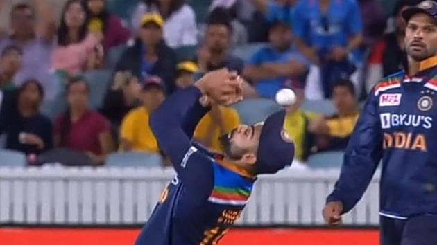 Indian captain Virat Kohli drops a catch during 1st T20I against Australian in Canberra(Twitter)