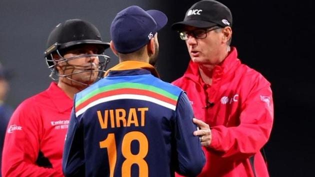 Virat Kohli inn conversation with umpires during the Matthew Wade’s DRS incident(Twitter)