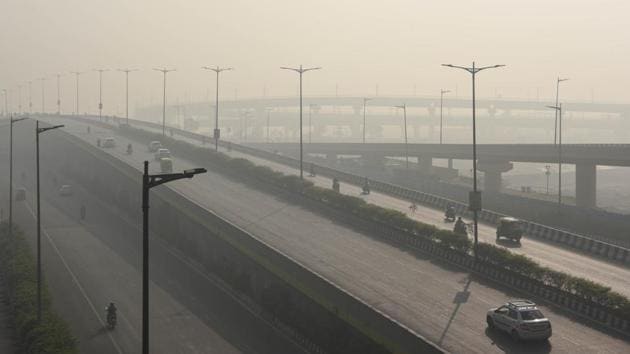 A view of traffic on a hazy morning in Burari, New Delhi on December 8. The minimum temperature in Delhi on December 8 was recorded at 9.5 degrees Celsius, a notch above normal. The maximum settled at 28.3 degrees Celsius, four notches above normal. (Sanchit Khanna / HT Photo) A view of traffic on a hazy morning in Burari, New Delhi on December 8. The minimum temperature in Delhi on December 8 was recorded at 9.5 degrees Celsius, a notch above normal. The maximum settled at 28.3 degrees Celsius, four notches above normal. (Sanchit Khanna / HT Photo)