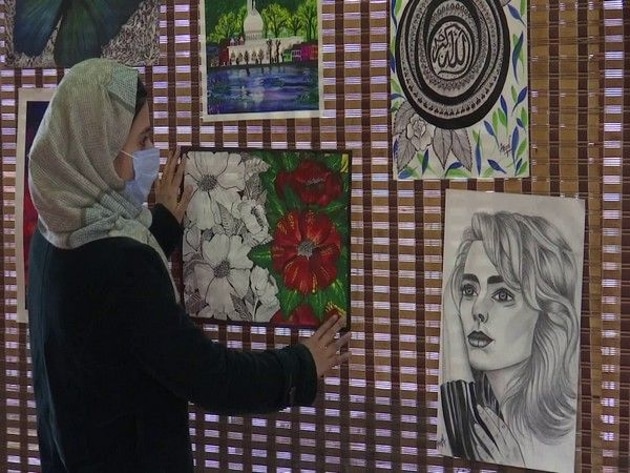 Jammu and Kashmir Tourist Development Corporation(JKTDC) h organised an art exhibition on Wednesday, to empower young women artists. (ANI) Jammu and Kashmir Tourist Development Corporation(JKTDC) h organised an art exhibition on Wednesday, to empower young women artists. (ANI)