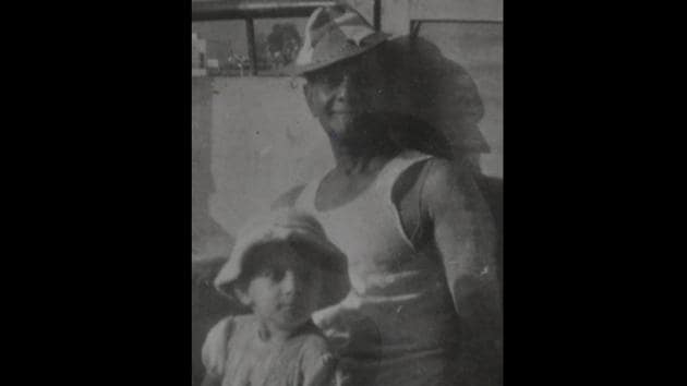 The second picture is of a young Smriti Irani with her grandfather. (Instagram/@smritiiraniofficial) The second picture is of a young Smriti Irani with her grandfather. (Instagram/@smritiiraniofficial)