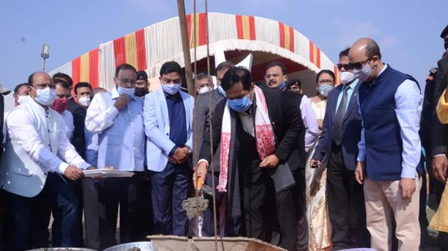 Assam chief minister Sarbananda Sonowal laying the foundation stone of the martyrs’ memorial in Guwahati on Thursday. (HT Photo) Assam chief minister Sarbananda Sonowal laying the foundation stone of the martyrs’ memorial in Guwahati on Thursday. (HT Photo)