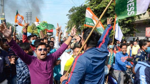 BJP activists staged a protest after a party worker died following clashes with police during a demonstration on Monday(PTI Photo)