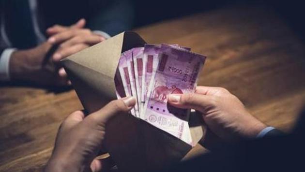 On Wednesday, the rupee strengthened by another 3 paise to mark its seven-week high of 73.57 against the US dollar.(Getty Images/iStockphoto) On Wednesday, the rupee strengthened by another 3 paise to mark its seven-week high of 73.57 against the US dollar.(Getty Images/iStockphoto)