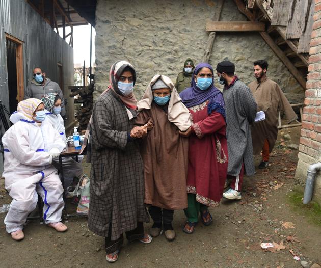 Women help an elderly woman as she arrives to cast her vote in the 5th phase of district development council elections,in Repora area in Ganderbal on Thursday. (Waseem Andrabi/ HT) Women help an elderly woman as she arrives to cast her vote in the 5th phase of district development council elections,in Repora area in Ganderbal on Thursday. (Waseem Andrabi/ HT)