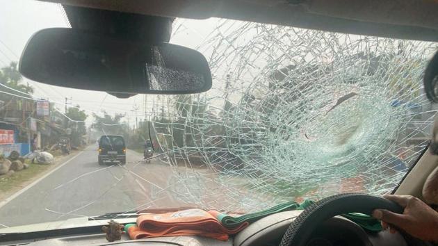 A vehicle of BJP president JP Nadda's convoy is seen damaged after stone pelting incident at Diamond Harbour on Thursday.(ANI Photo)