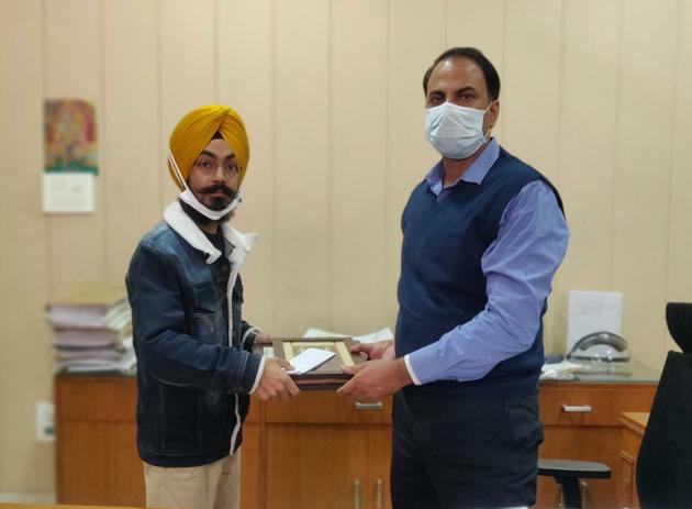 Gauravdeep Singh (left) returning his award in Ludhiana Gauravdeep Singh (left) returning his award in Ludhiana