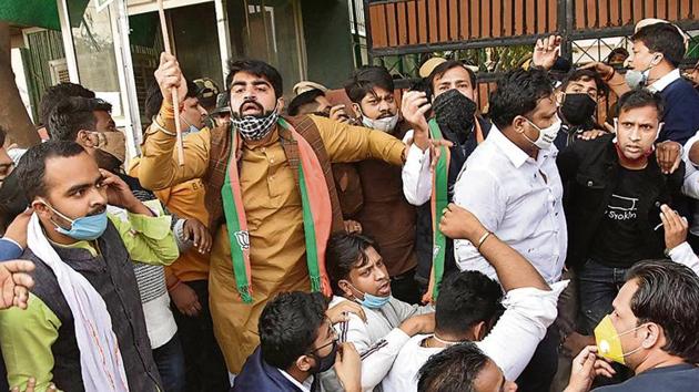 BJP workers stage a protest outside Delhi Deputy CM Manish Sisodia’s residence, in New Delhi(PTI Photo) BJP workers stage a protest outside Delhi Deputy CM Manish Sisodia’s residence, in New Delhi(PTI Photo)