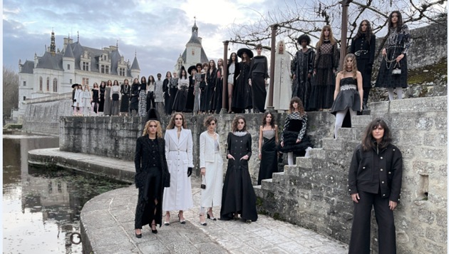 Virginie Viard takes a bow after a successful showcase of Chanel’s 2020/21 Métiers d’art collection at Le Château des Dames(Photo: Chanel)