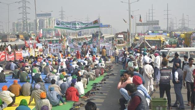 Farmers camped on a blocked section of National Highway-9 (NH9) at the Ghazipur-UP Gate demonstration site in Ghaziabad. (Sakib Ali /Hindustan Times) Farmers camped on a blocked section of National Highway-9 (NH9) at the Ghazipur-UP Gate demonstration site in Ghaziabad. (Sakib Ali /Hindustan Times)
