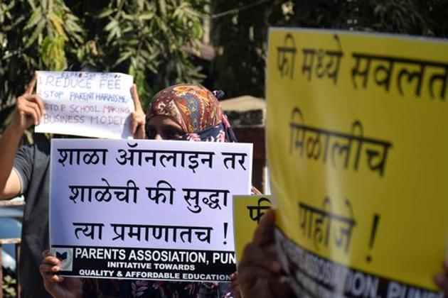 Parents association protested against fee hike by schools at Central Building in Pune, on Thursday. (HT Photo) Parents association protested against fee hike by schools at Central Building in Pune, on Thursday. (HT Photo)