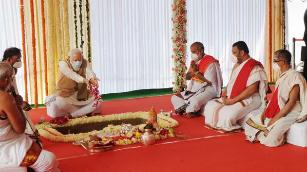 New Delhi: Prime Minister Narendra Modi lays the foundation stone of the New Parliament Building.(PTI) New Delhi: Prime Minister Narendra Modi lays the foundation stone of the New Parliament Building.(PTI)